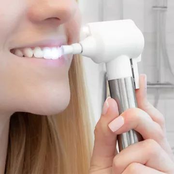 Pomůcka na čištění a bělení zubů - InnovaGoods